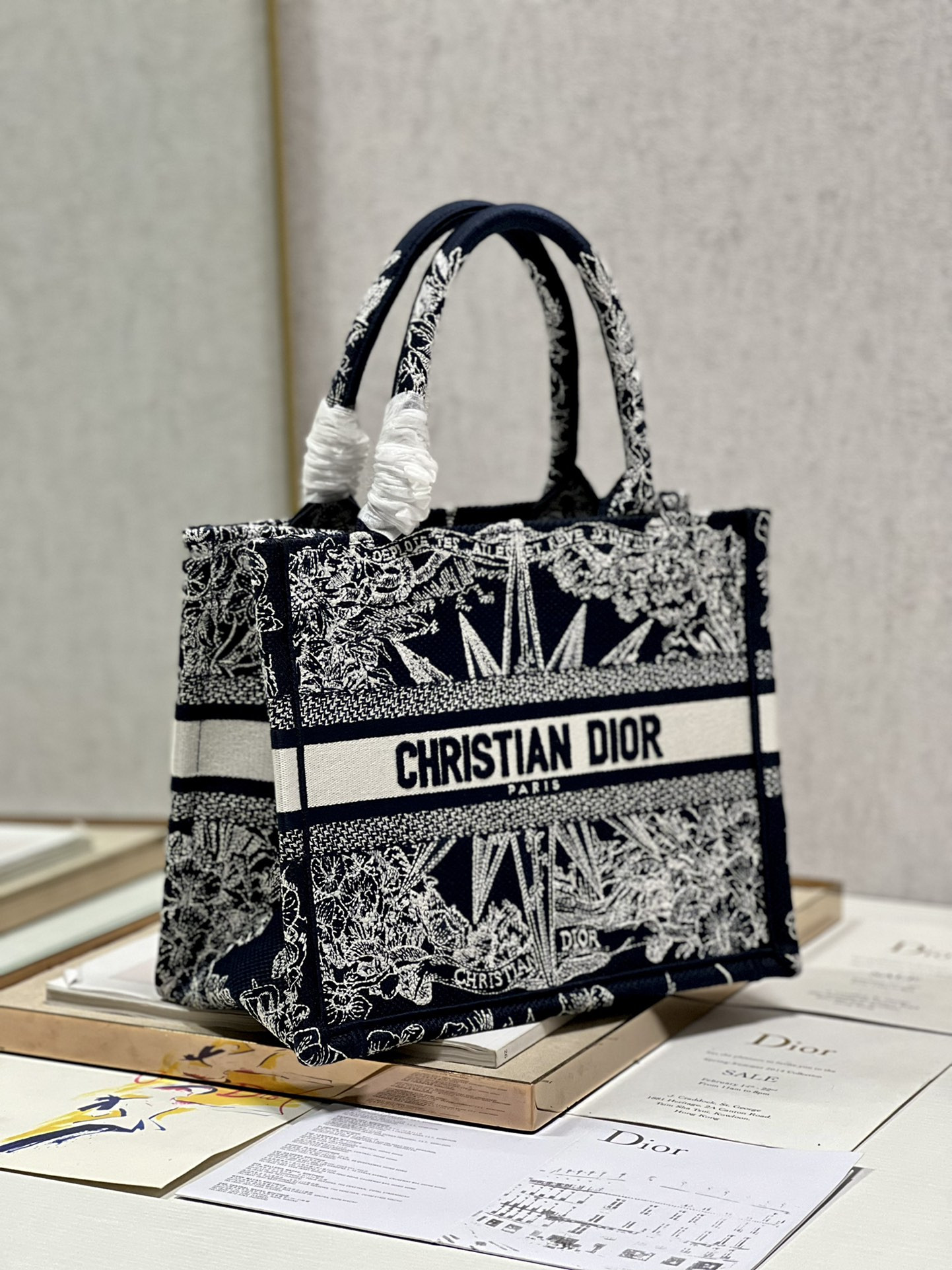 Small D10r Book Tote