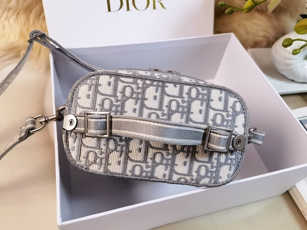 D10r travel Vanity