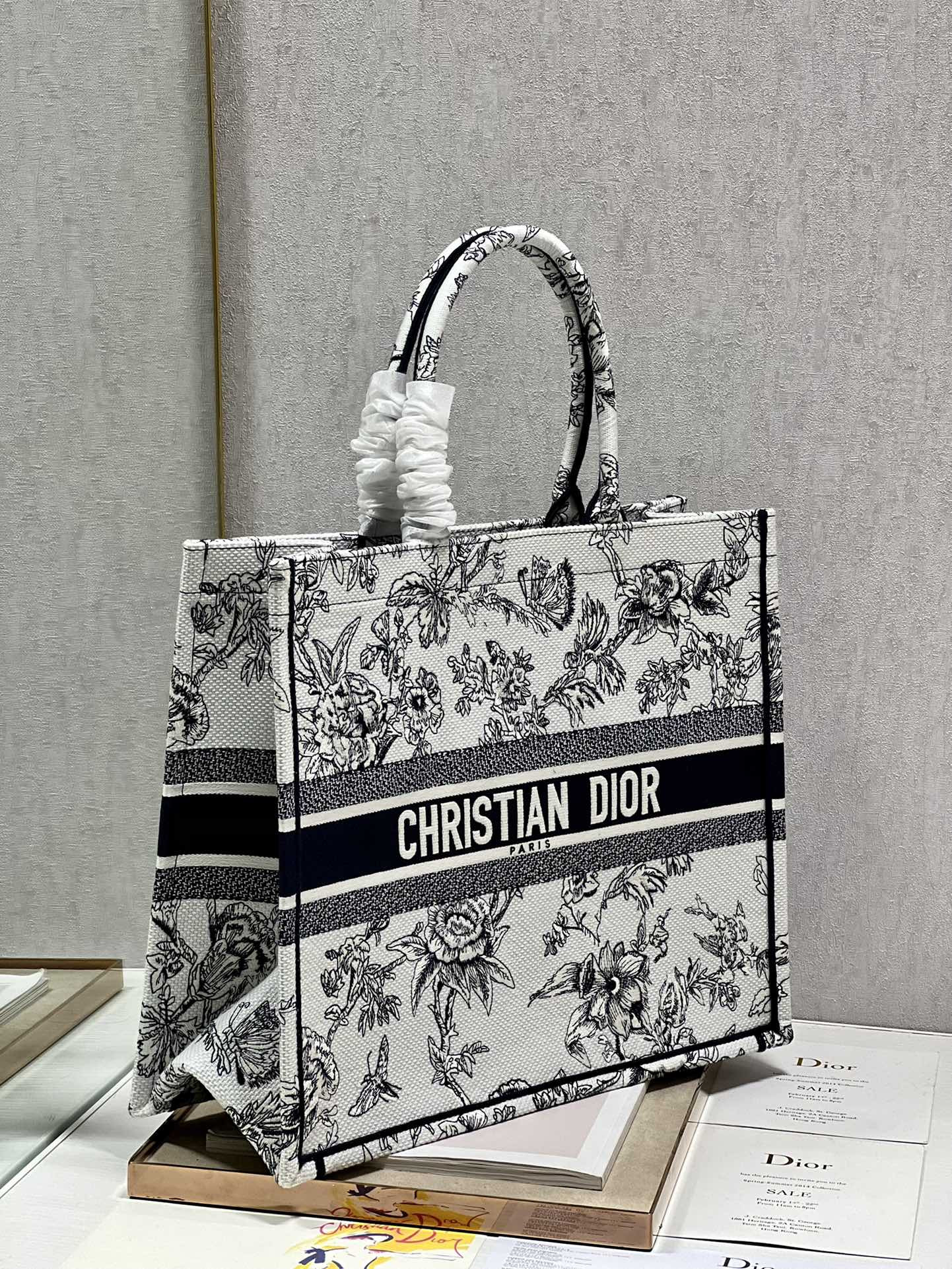 Large D10r Book Tote
