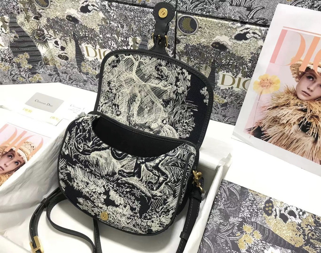Medium D10r Bobby Bag