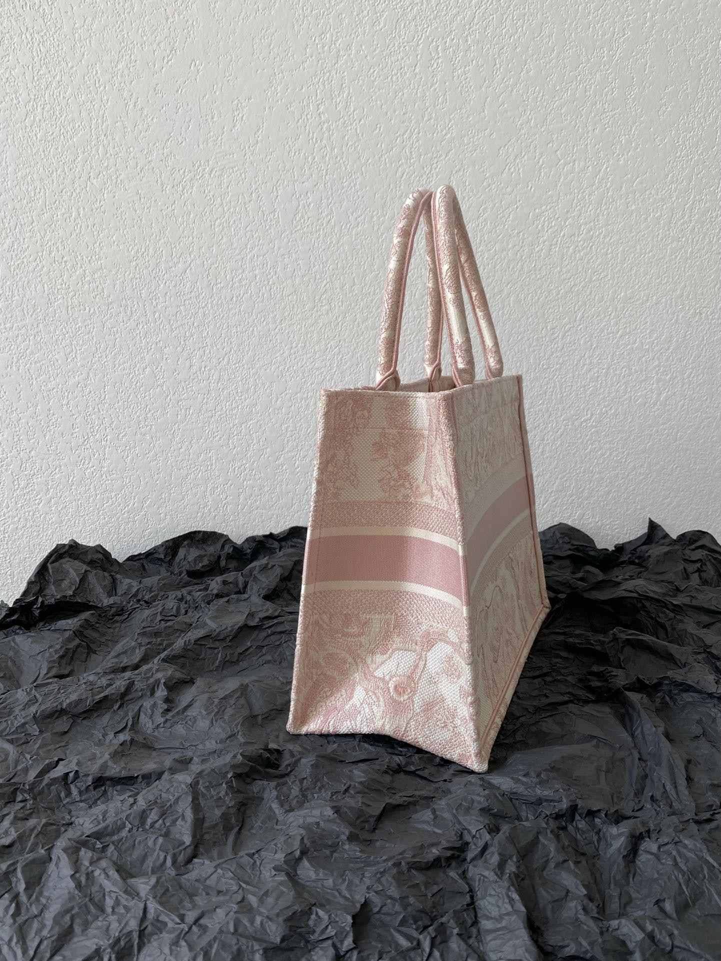 Medium D10r Book Tote