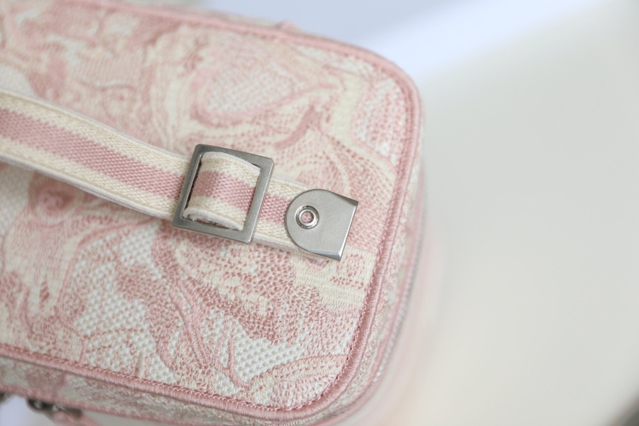 D10r Travel Vanity