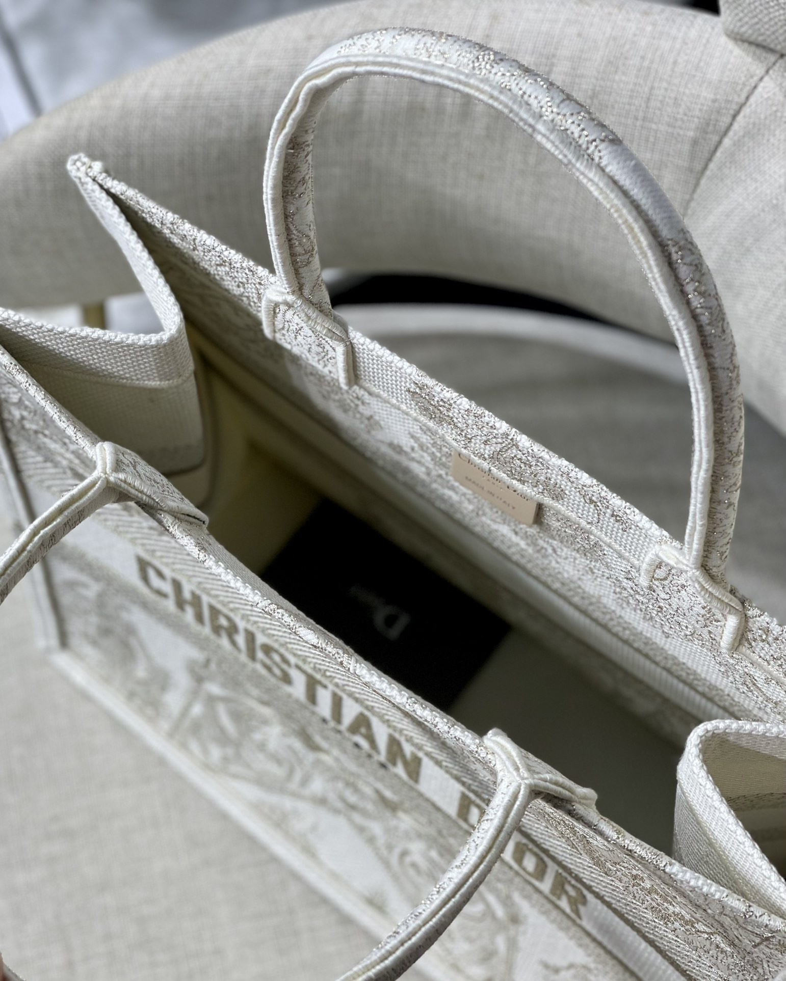 Large D10r Book Tote