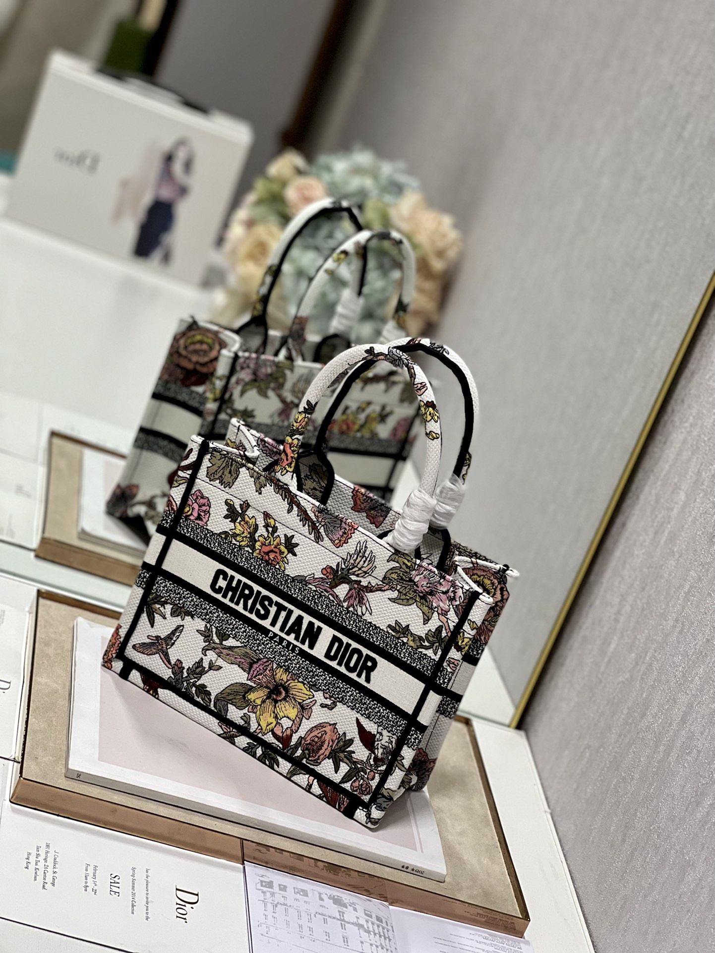 Small D10r Book Tote