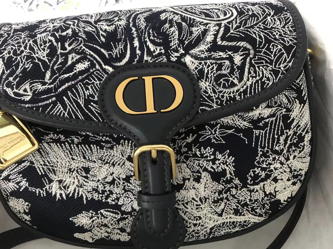 Medium D10r Bobby Bag