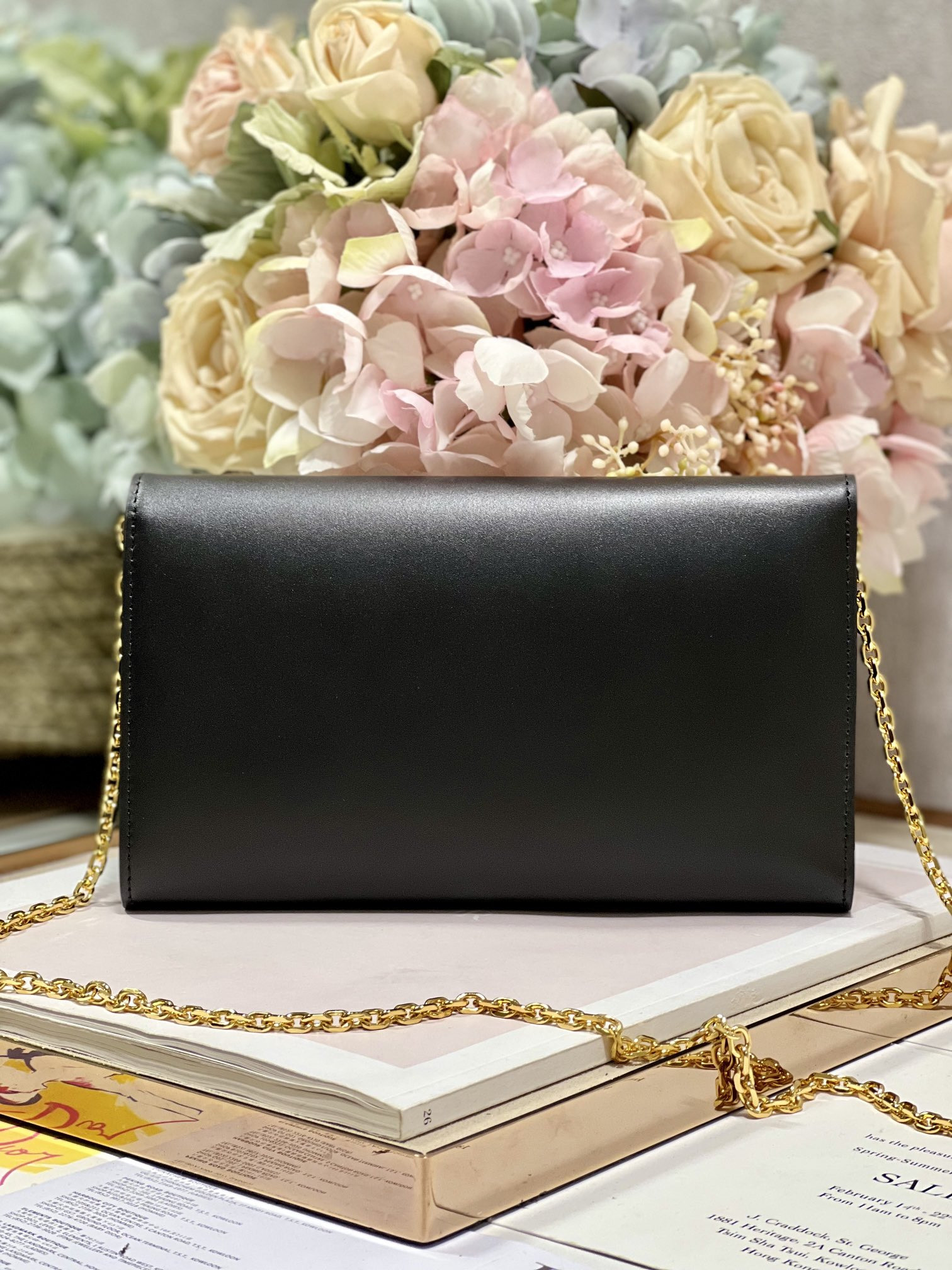 D10r Bobby East-west Pouch With Chain