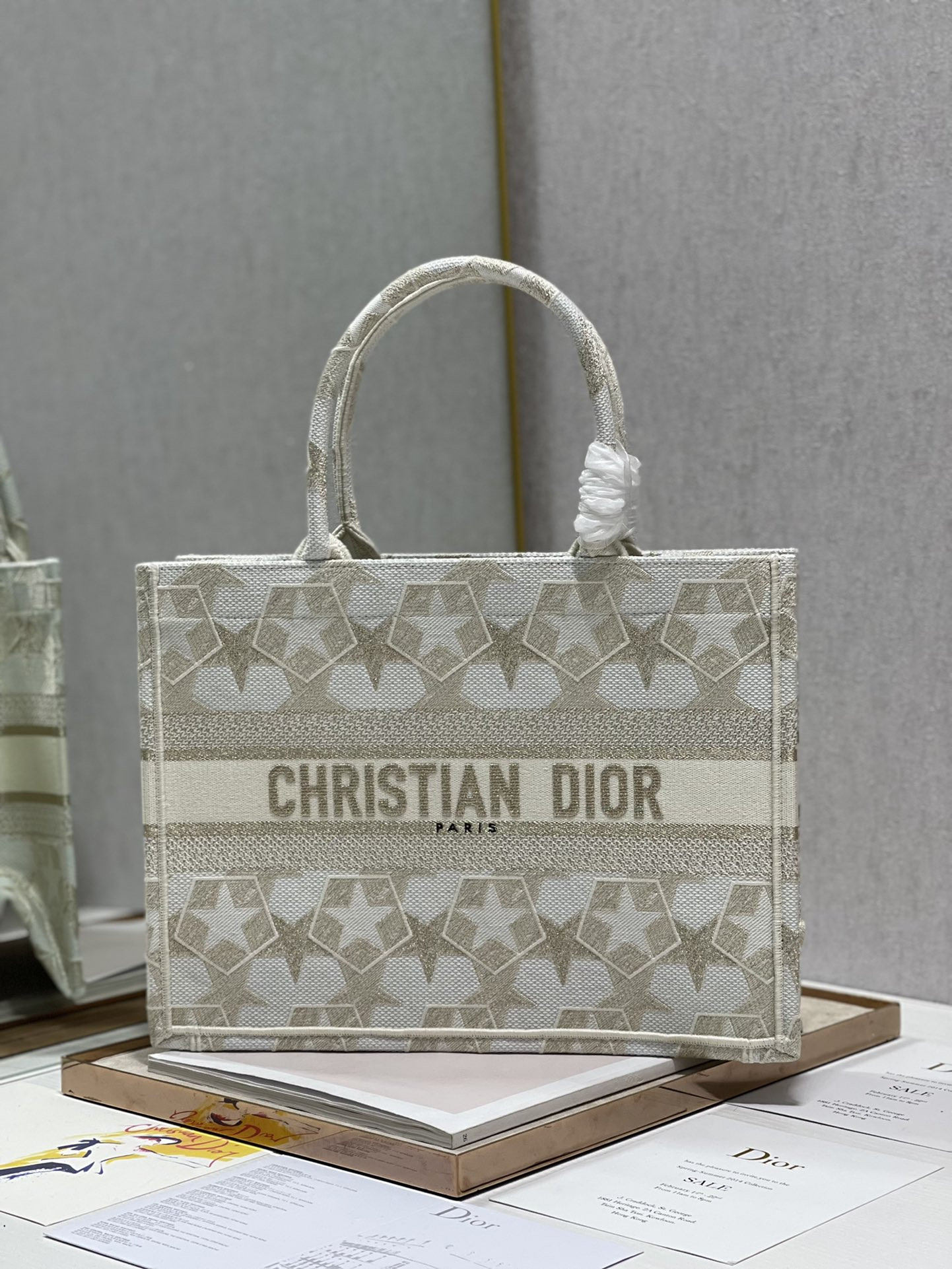 Medium D10r Book Tote
