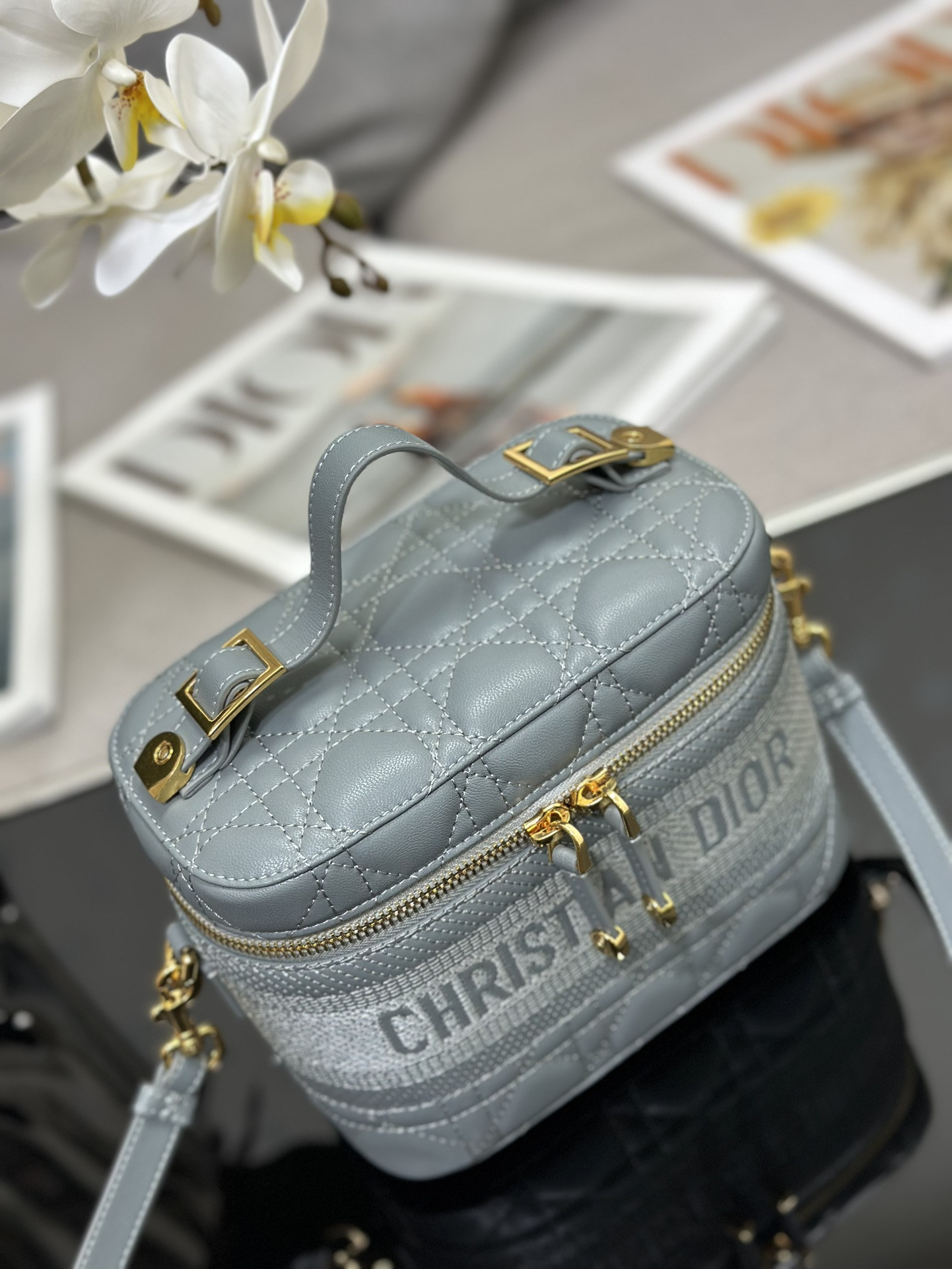 D10r Travel Vanity