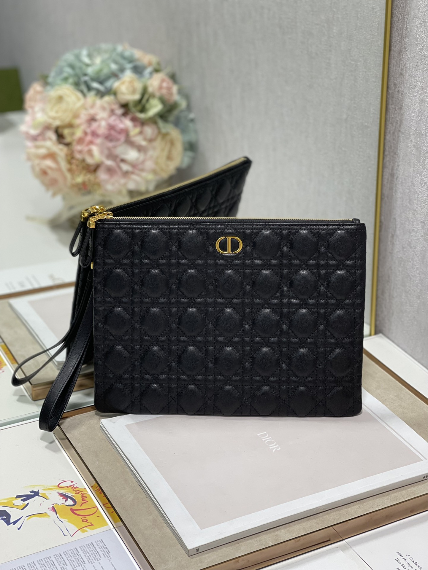 Large D10r Caro Daily Pouch