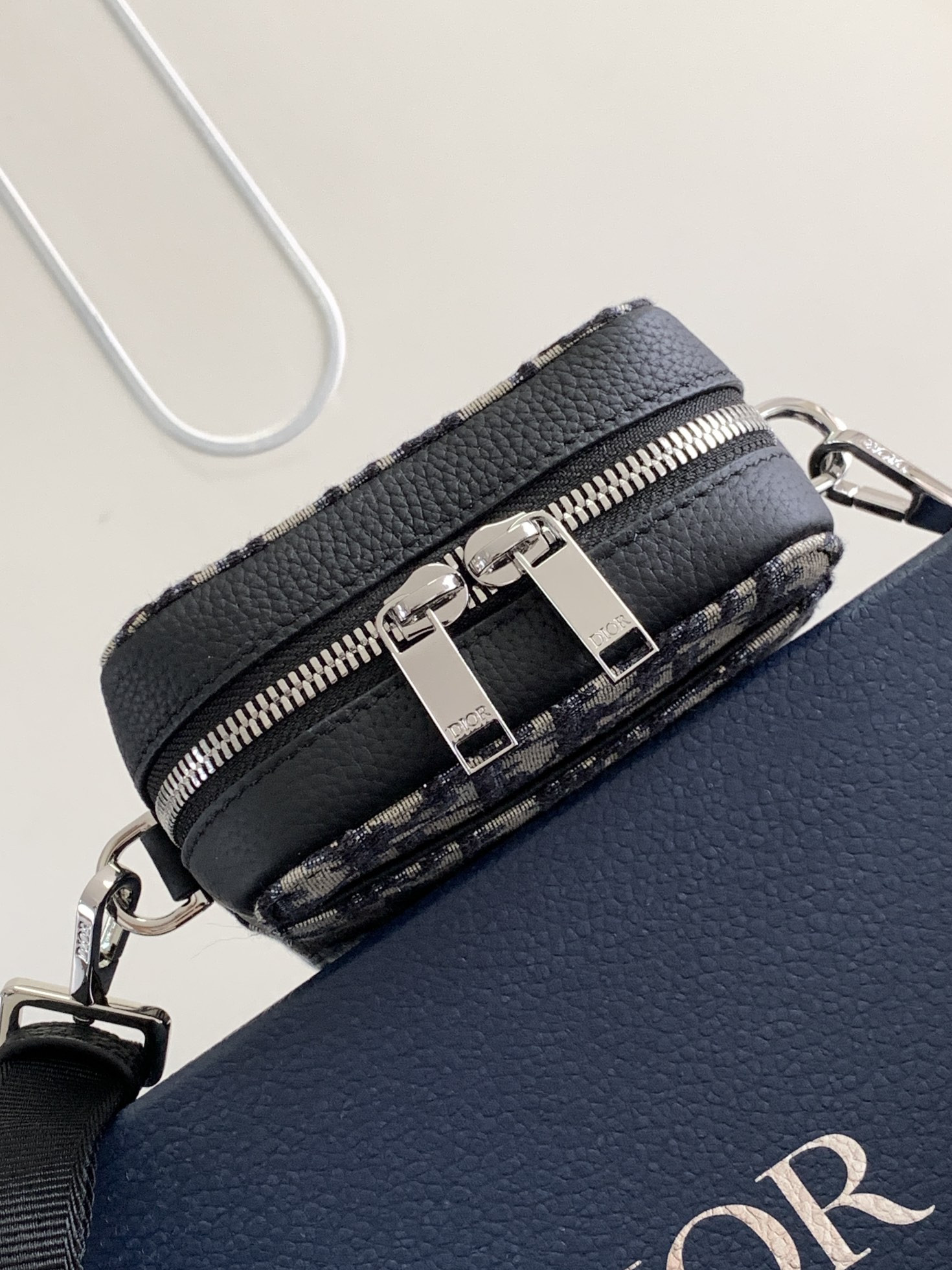 D10r World Tour Bag