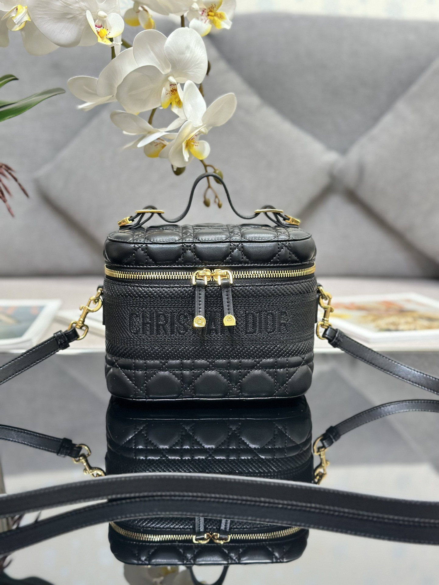 D10r Travel Vanity