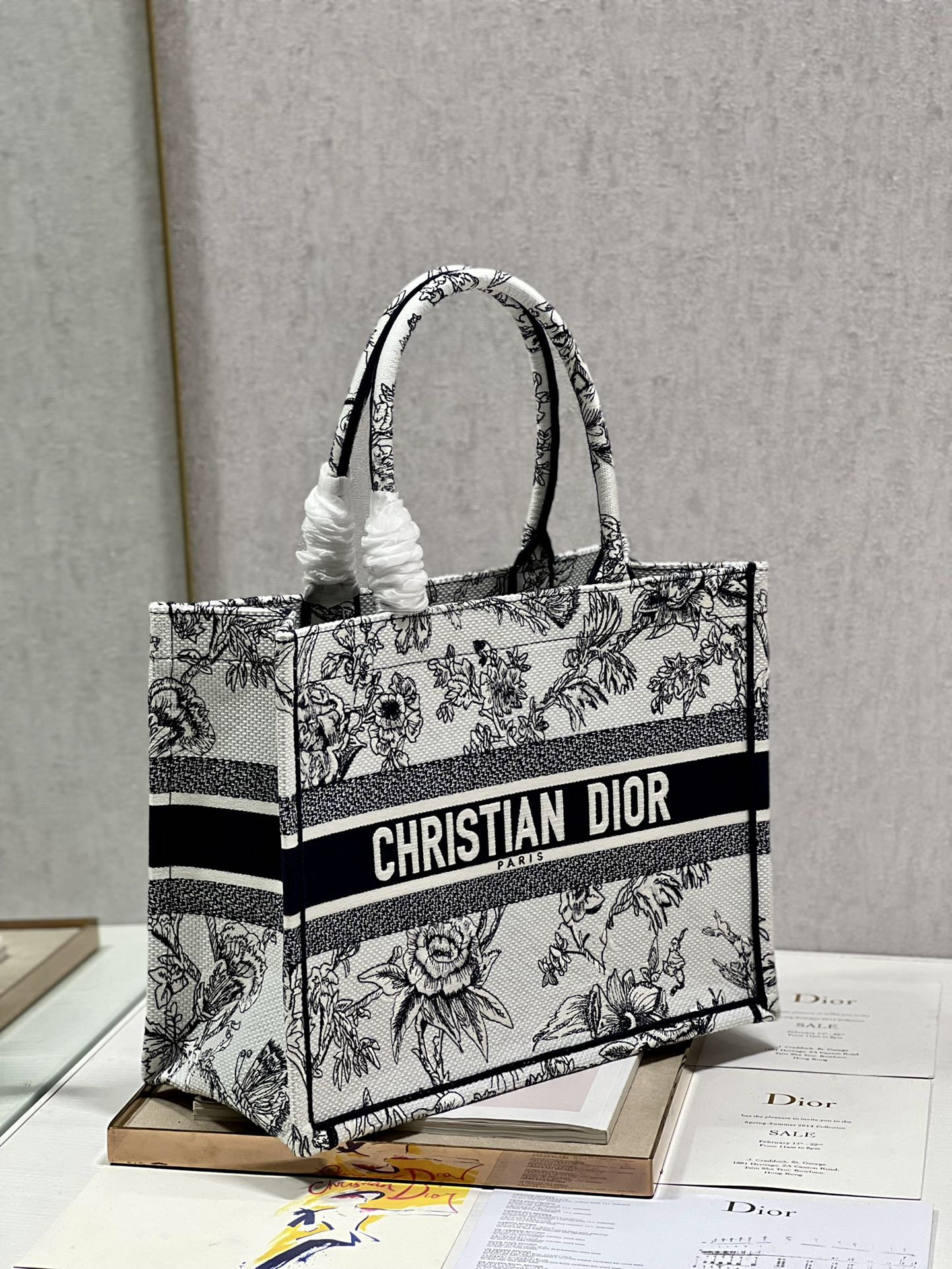 Medium D10r Book Tote