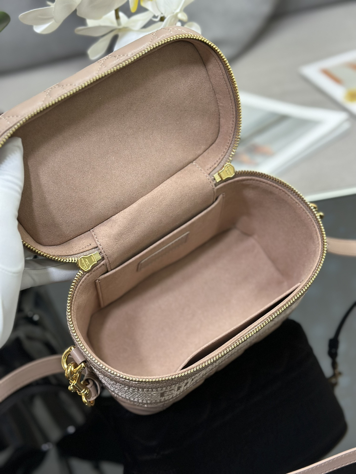 D10r Travel Vanity