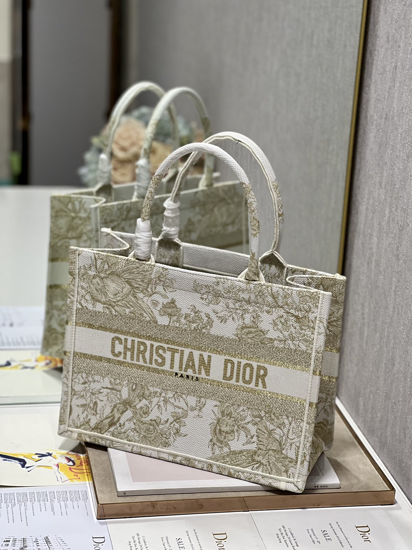 Medium D10r Book Tote