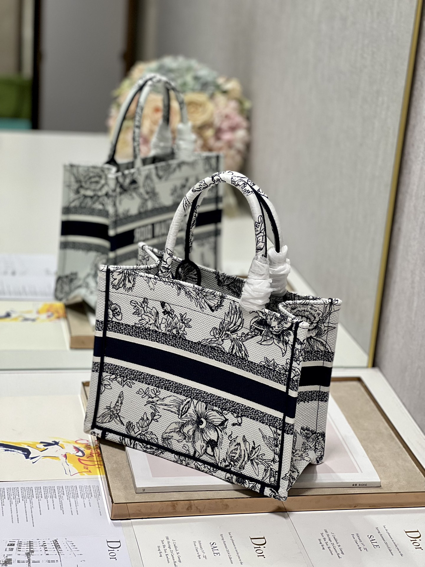 Small D10r Book Tote