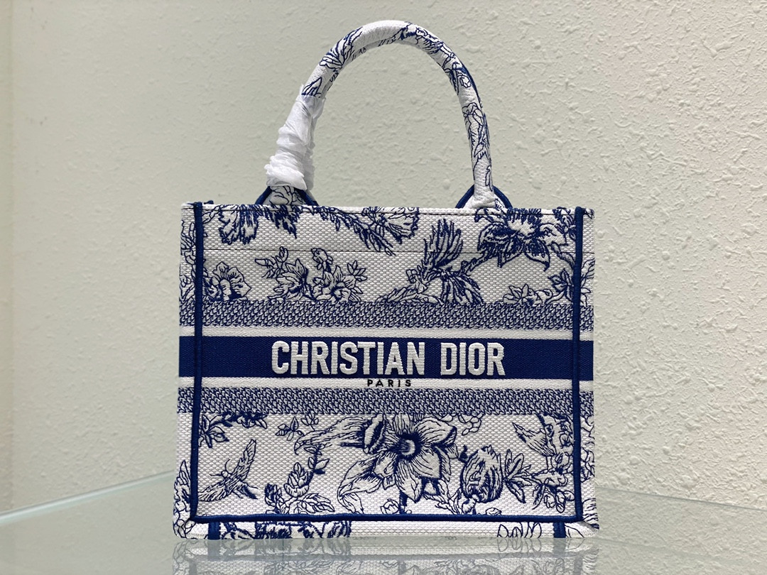 Small D10r Book Tote