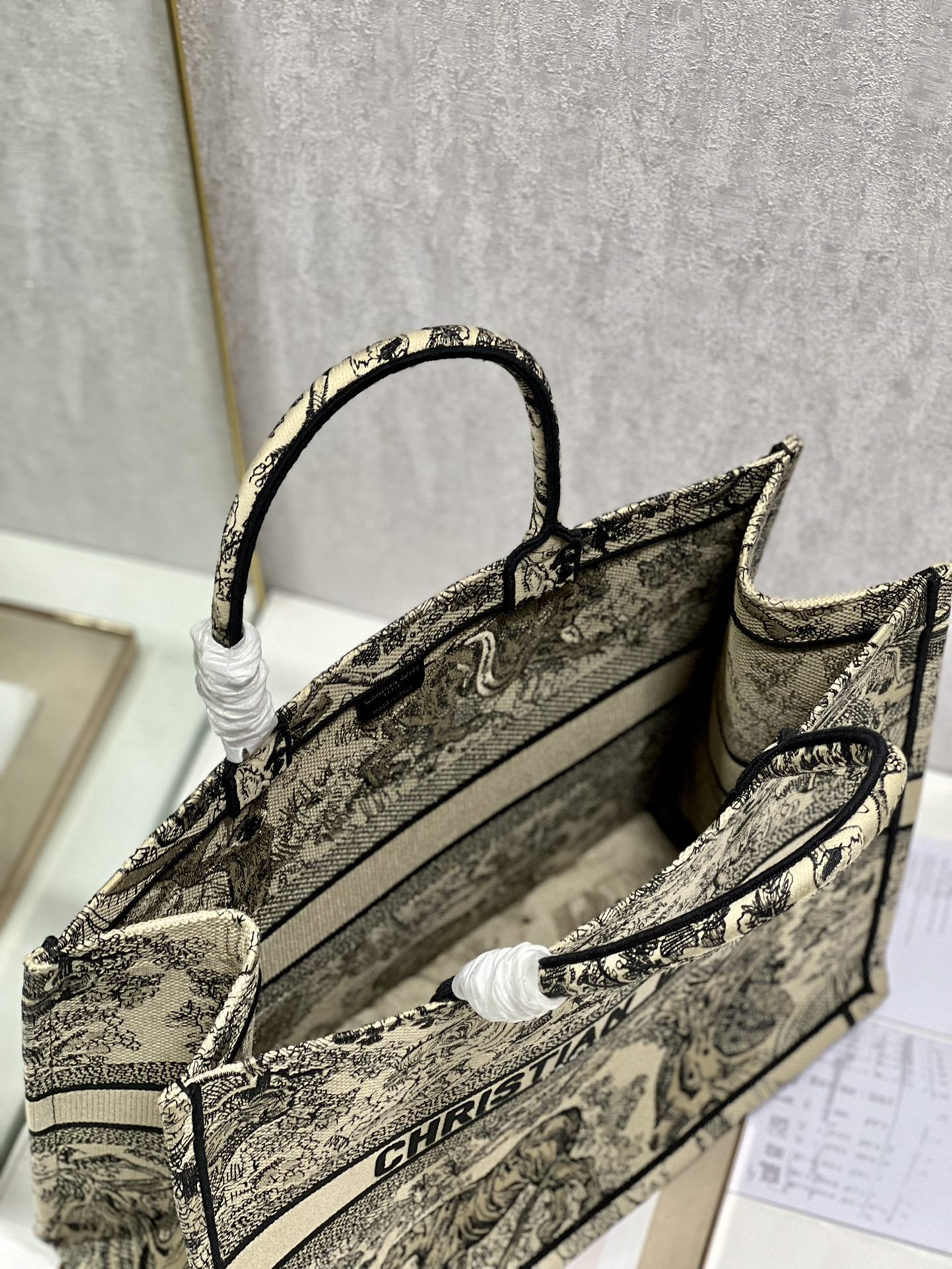 Large D10r Book Tote