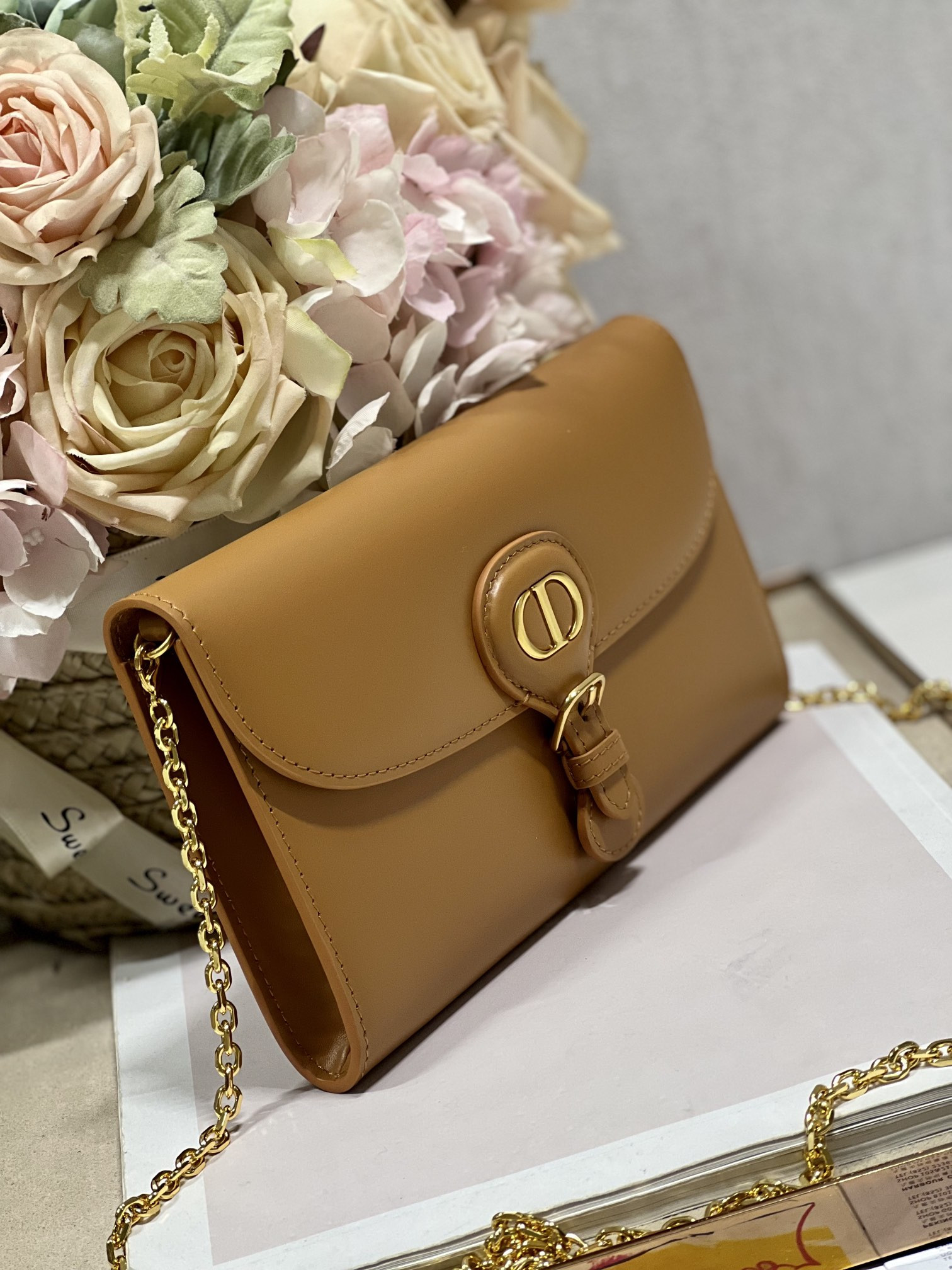 D10r Bobby East-west Pouch With Chain