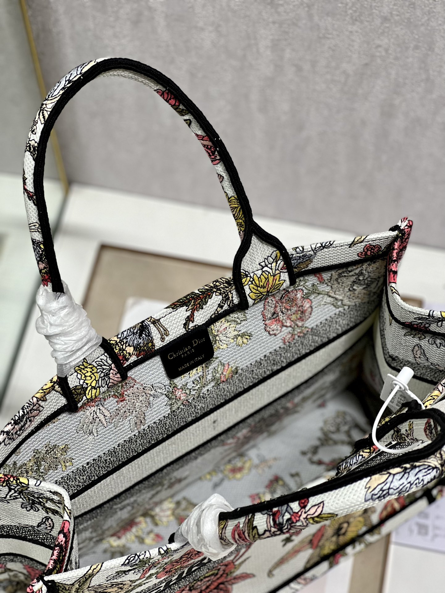 Medium D10r Book Tote