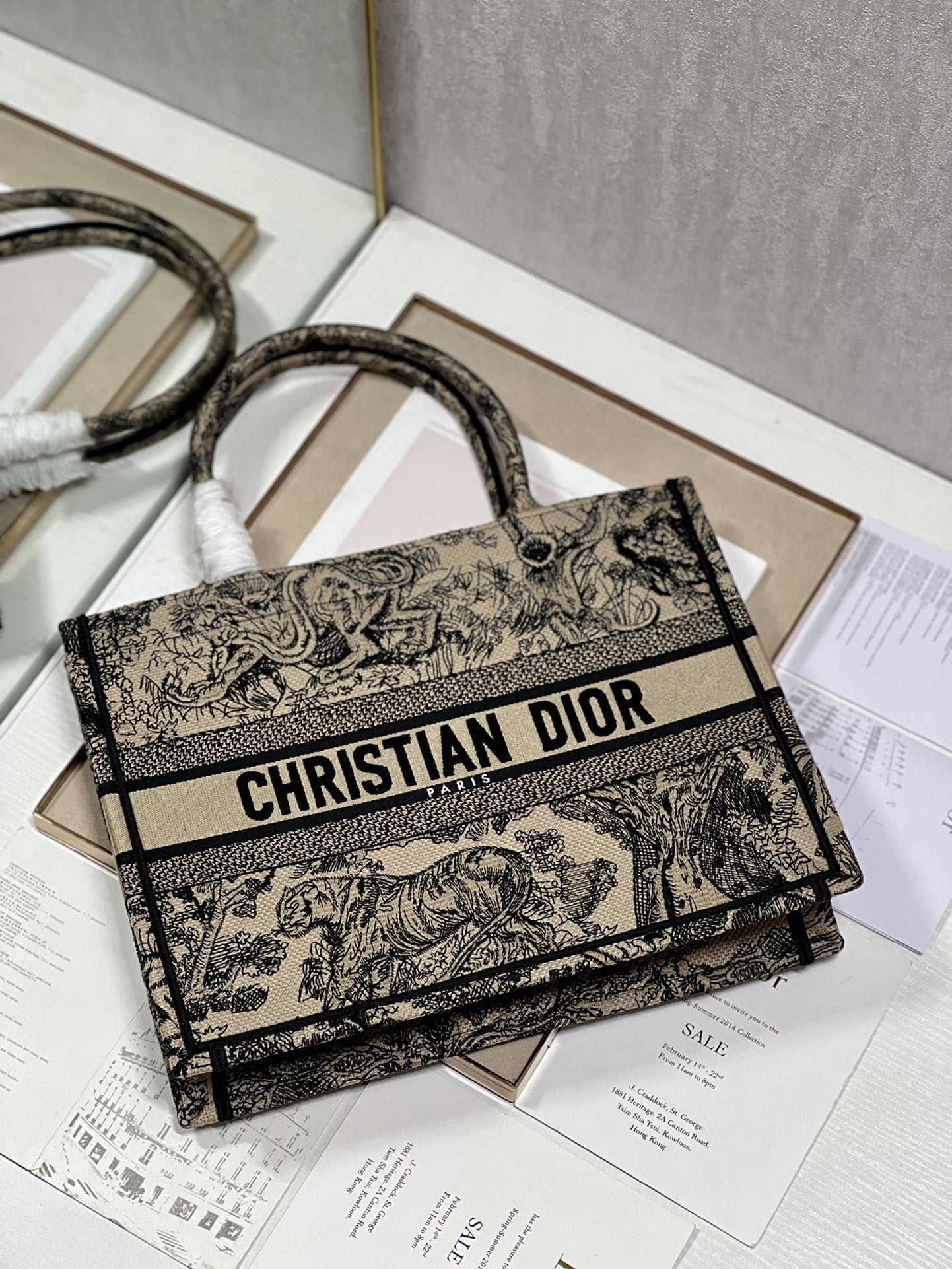 Medium D10r Book Tote