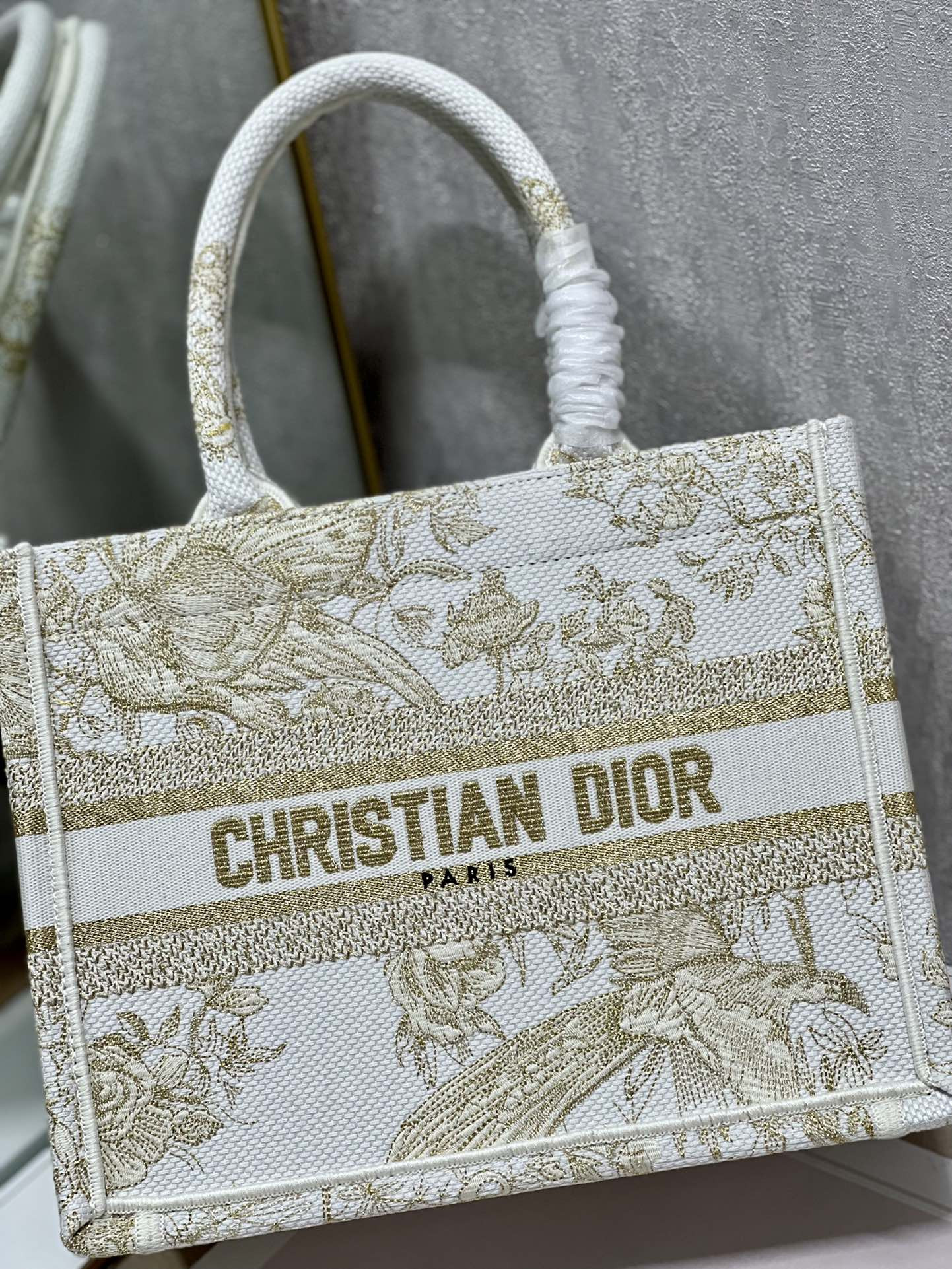 Small D10r Book Tote