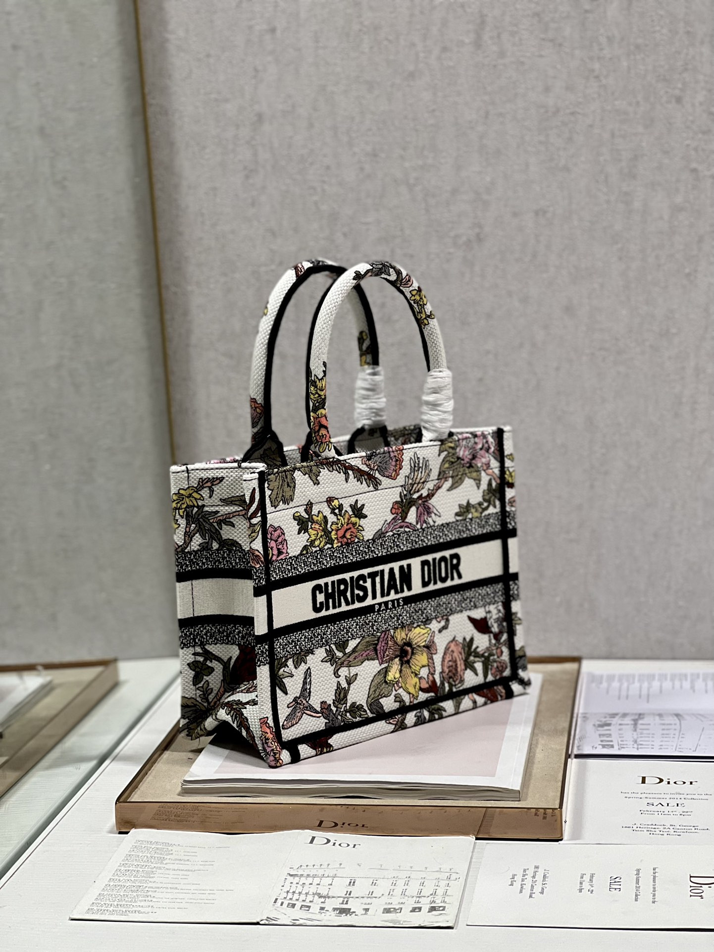 Small D10r Book Tote